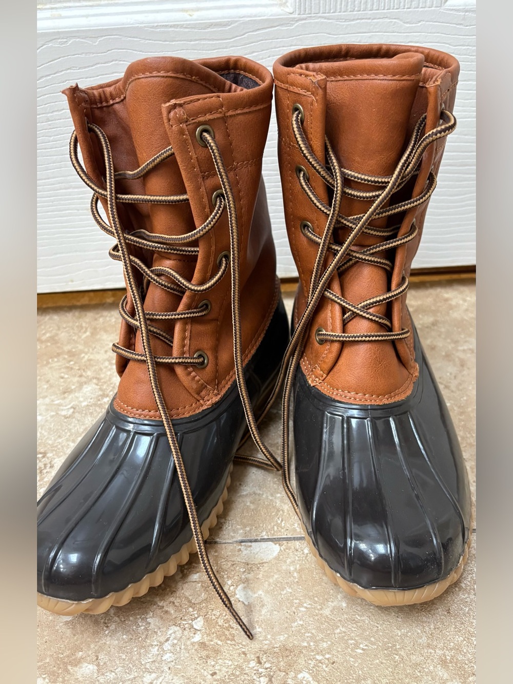 New size 6.5 women’s Narianna Brown and Black Waterproof Lace-Up Duck Boots